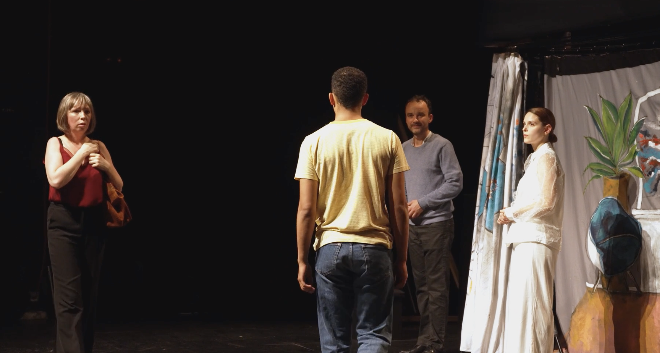 DERRIÈRE LE BROUILLARD Les maux et l’espoir - Pièce de théâtre